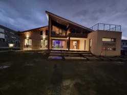 Αραδίππου - Ισόγεια γραφεία με σοφίτα