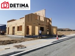 Τσέρι - Δύο διώροφες κατοικίες