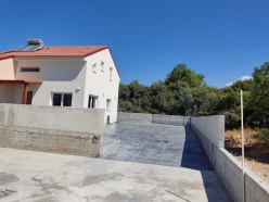 Μαθηκολώνη - Ισόγεια Κατοικία με σοφίτα